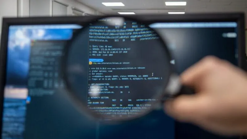 Programación y código desde el prisma de una lupa.